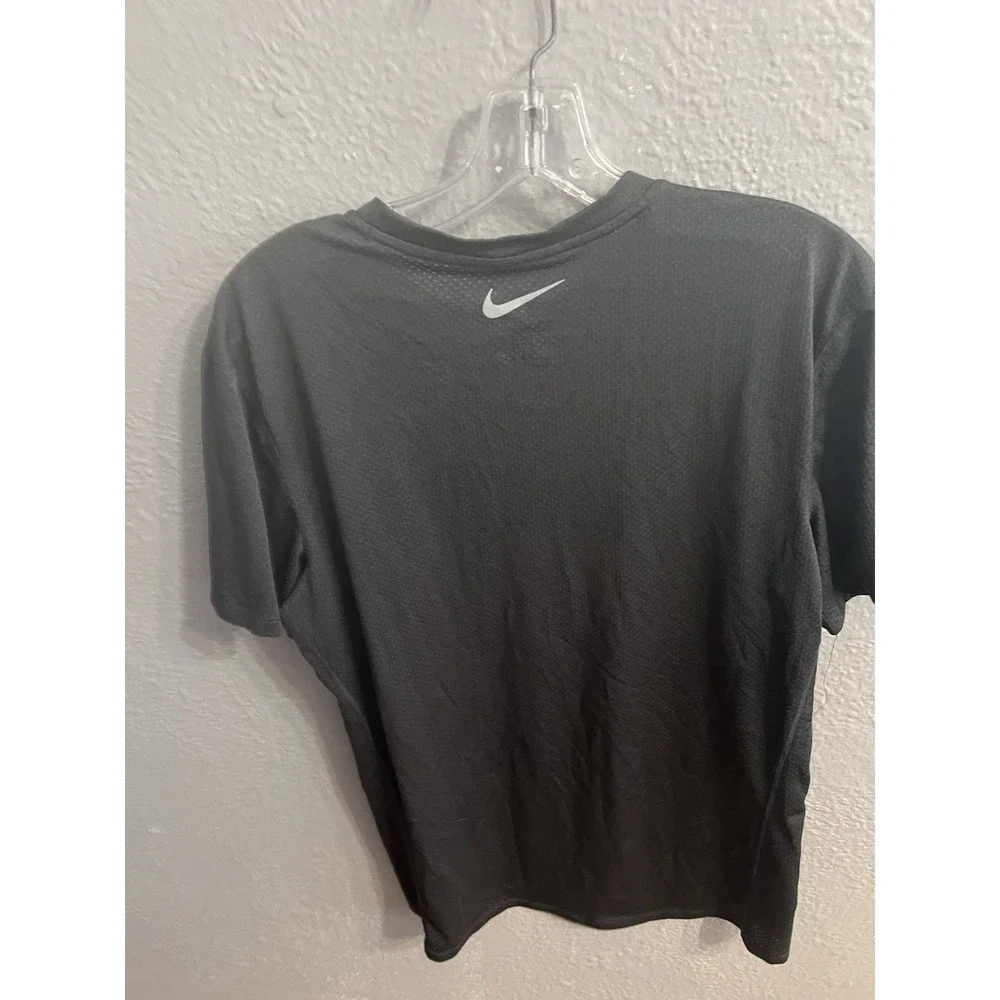 Nike Dri-Fit Womens Charcoal Gray Size Medium Short Sleeve‎ Running Shirt
